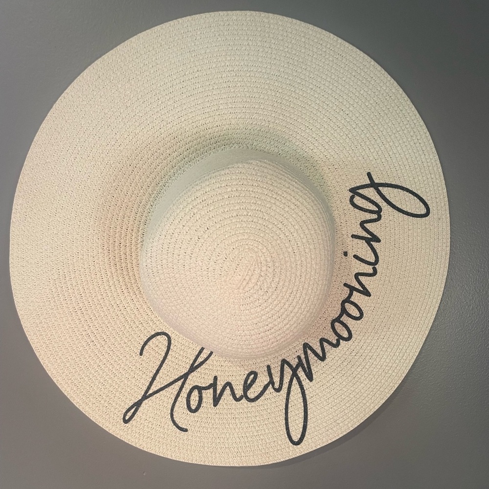 Honeymooning Sun Hat NWOT